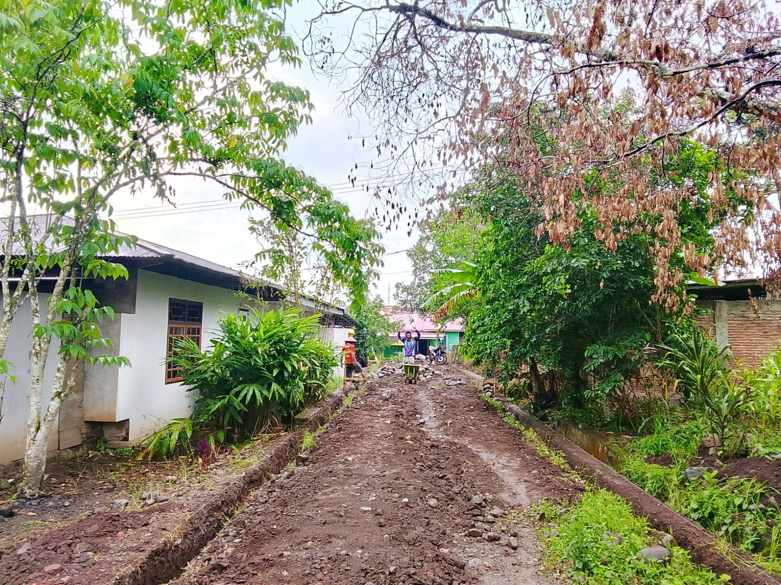 Jalan Becek Kini Mulus, Pemdes Bungko Bangun Paving Block Rp217 Juta di Dusun III